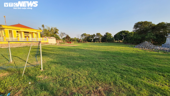 Ảnh: Ngày 30 Tết khác lạ ở xã đang bị cách ly bởi COVID-19 - 14