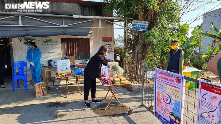 Cách ly ngày Tết ở Bắc Ninh: 'Không thiếu cái ăn, chỉ thiếu tiếng cười sum họp' - 1