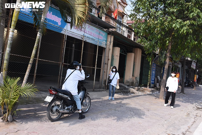 Ảnh: Chiều mùng 1 Tết vắng lặng tại tâm dịch Chí Linh - 10