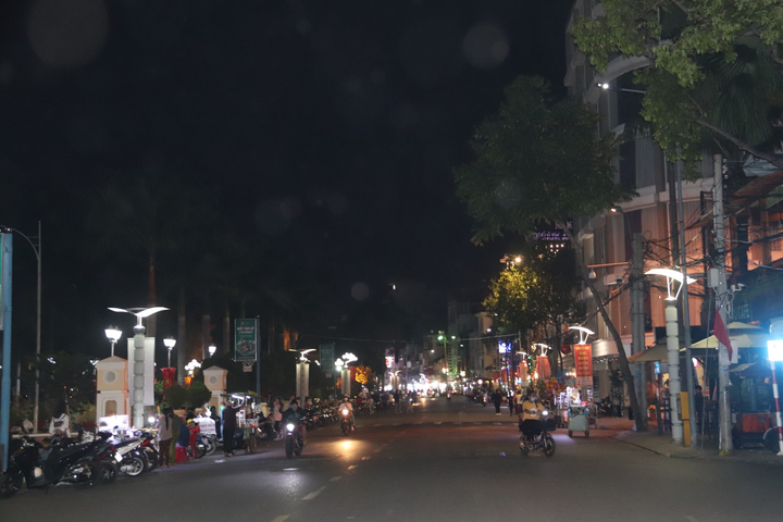 Pháo hoa rực sáng bầu trời Thủ đô mừng năm mới Tân Sửu 2021 - 10