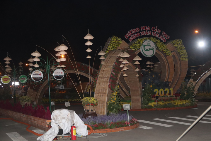 Pháo hoa rực sáng bầu trời Thủ đô mừng năm mới Tân Sửu 2021 - 12