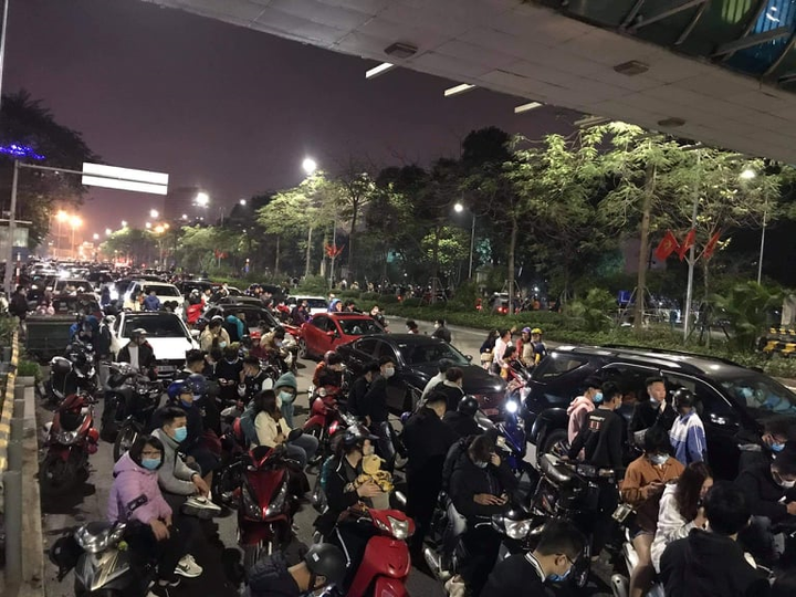 Pháo hoa rực sáng bầu trời Thủ đô mừng năm mới Tân Sửu 2021 - 7