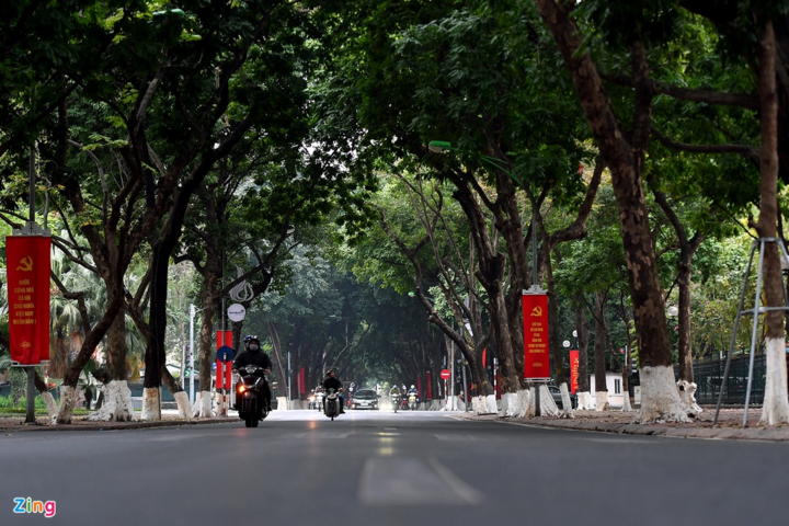 Ảnh: Hà Nội vắng vẻ, thanh bình sáng mùng 1 Tết - 1