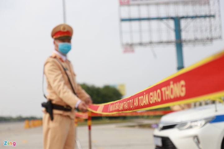 Chiều mùng 1 Tết, người Hà Nội đổ đi du xuân, đường phố tắc cứng - 14