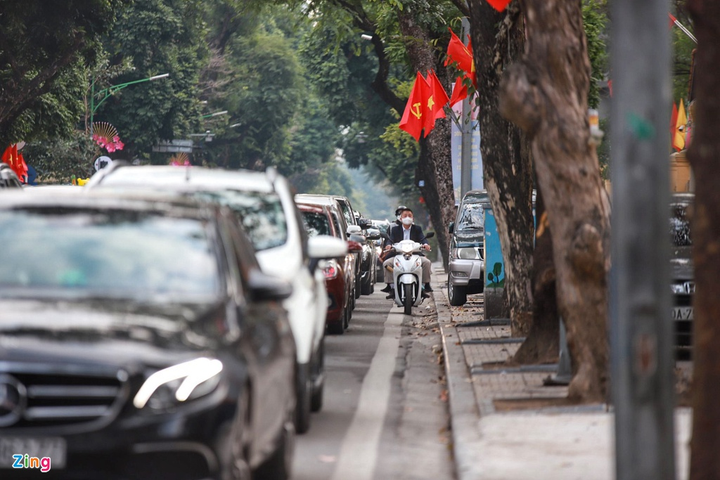 Chiều mùng 1 Tết, người Hà Nội đổ đi du xuân, đường phố tắc cứng - 9