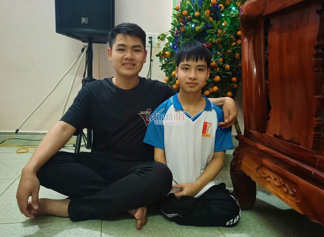 Cuộc hội ngộ của nam sinh 10 năm cõng bạn đến trường - 1
