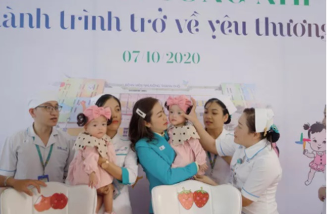 Tết ấm áp của cặp song sinh dính liền Trúc Nhi - Diệu Nhi - 2