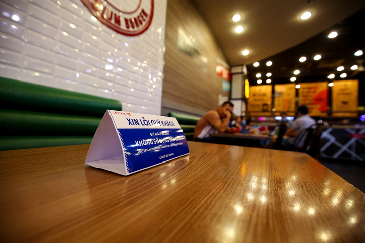 Siêu thị và trung tâm thương mại vắng vẻ ngày mùng 2 Tết ở TP.HCM - 11