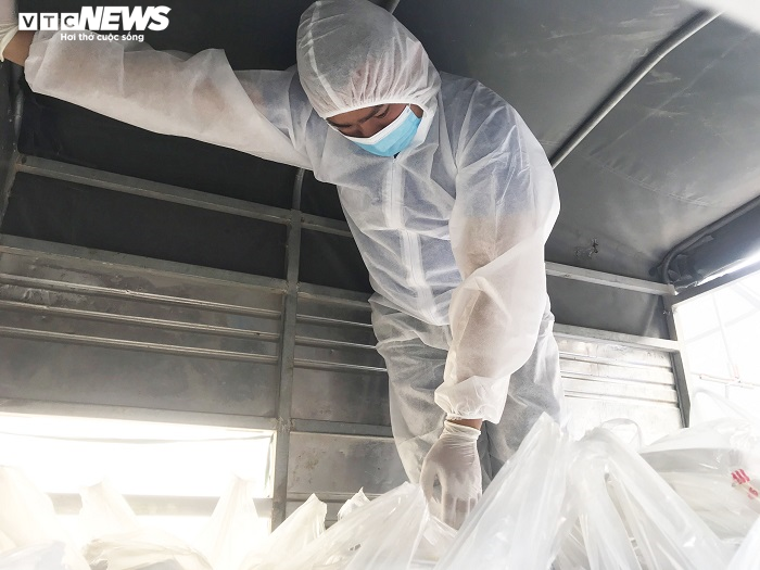 Ảnh: Bếp ăn dã chiến đỏ lửa xuyên Tết tại tâm dịch Chí Linh - 14