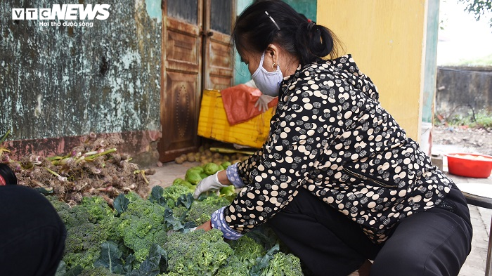 Ảnh: Bếp ăn dã chiến đỏ lửa xuyên Tết tại tâm dịch Chí Linh - 2