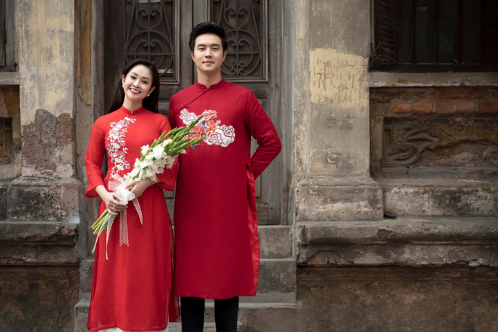 MC Thuỳ Linh và tân lang Phùng Đức Hiếu tái hiện ảnh cưới Hà Nội xưa - 2