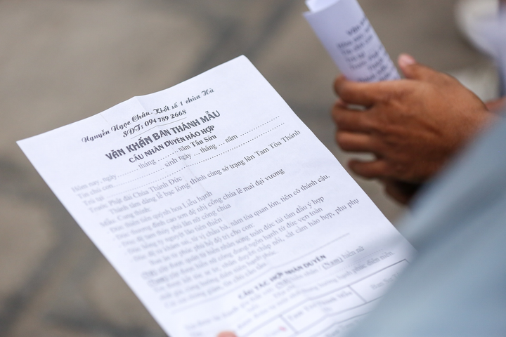 Ảnh: Nườm nượp đến chùa Hà cầu duyên trước Valentine 2021 - 4