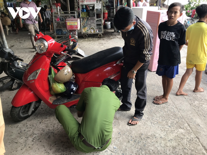 Ảnh: Sạt lở bờ sông Hậu, 6 căn nhà trôi sông ngày mùng 3 Tết - 11