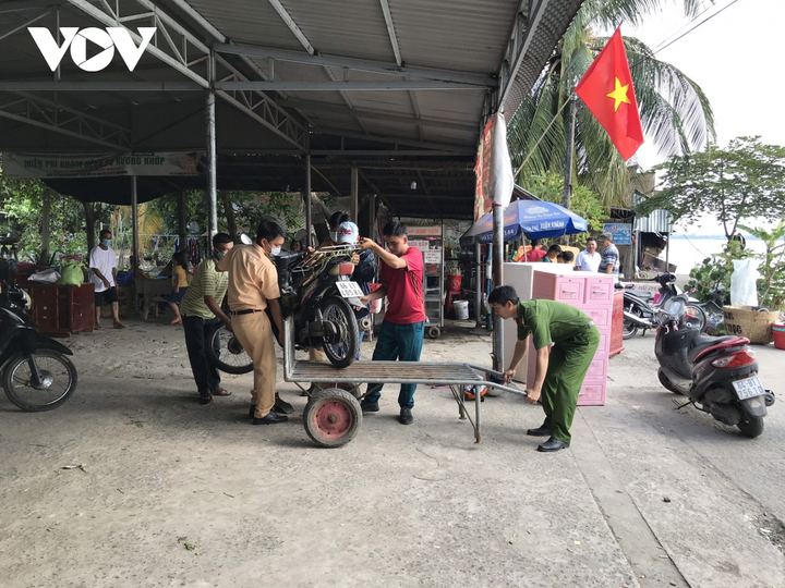 Ảnh: Sạt lở bờ sông Hậu, 6 căn nhà trôi sông ngày mùng 3 Tết - 12