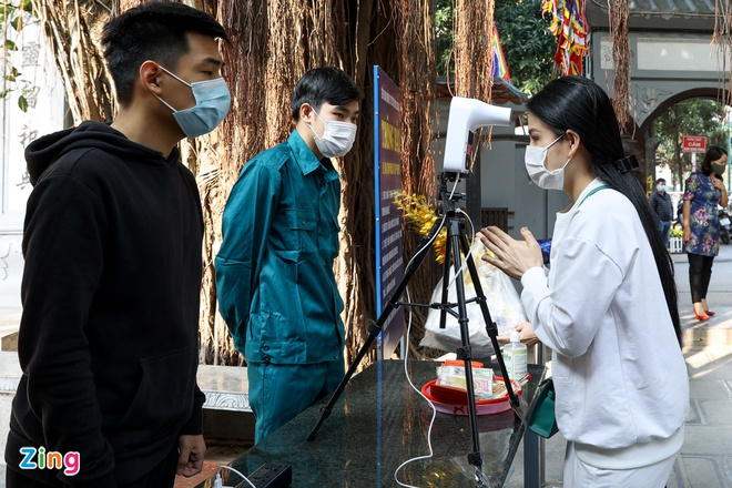 Ảnh: Nườm nượp đến chùa Hà cầu duyên trước Valentine 2021 - 2