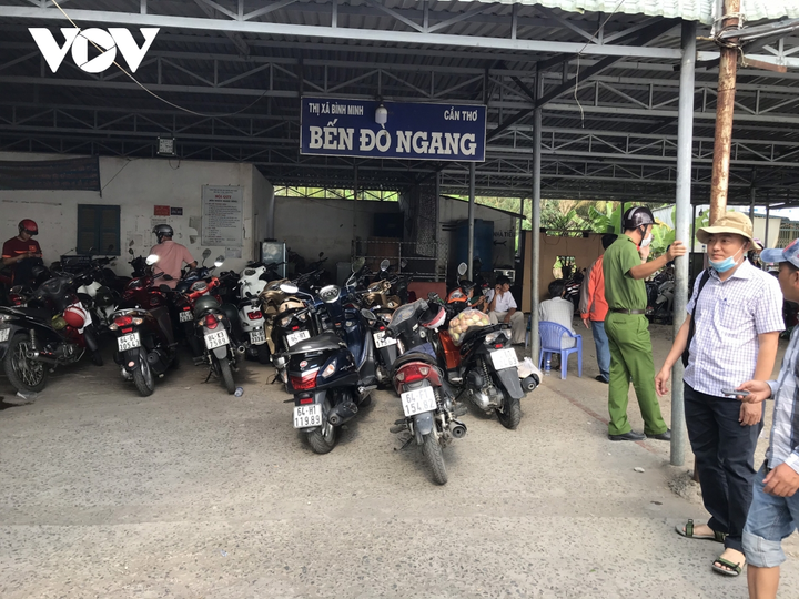 Ảnh: Sạt lở bờ sông Hậu, 6 căn nhà trôi sông ngày mùng 3 Tết - 4