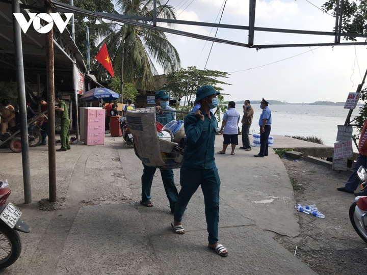 Ảnh: Sạt lở bờ sông Hậu, 6 căn nhà trôi sông ngày mùng 3 Tết - 5