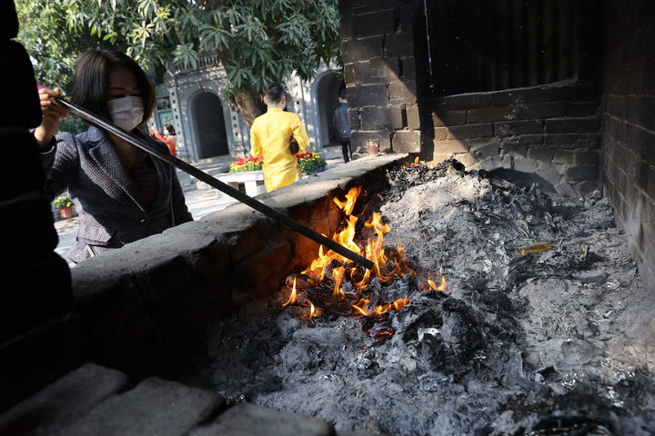 Ảnh: Nườm nượp đến chùa Hà cầu duyên trước Valentine 2021 - 9