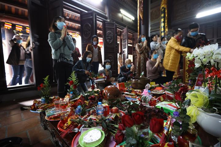 Ảnh: Nườm nượp đến chùa Hà cầu duyên trước Valentine 2021 - 8