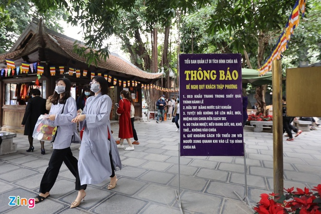 Ảnh: Nườm nượp đến chùa Hà cầu duyên trước Valentine 2021 - 1