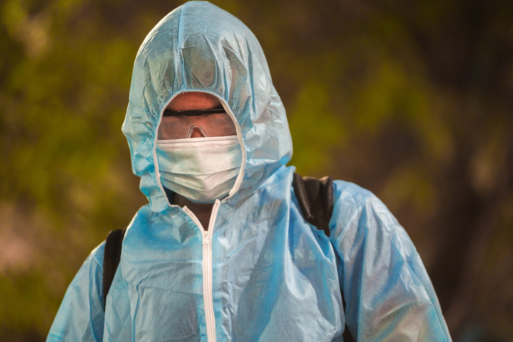 TP.HCM phun khử khuẩn đường hoa Nguyễn Huệ phòng chống COVID-19 - 4