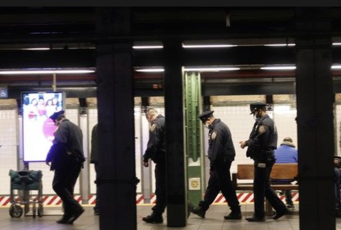 Bí ẩn vụ đâm dao hàng loạt nhằm vào người vô gia cư ở New York - 1