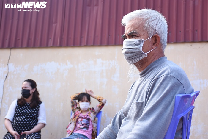 Ảnh: Xét nghiệm COVID-19 theo chiến thuật mới cho người dân Chí Linh - 9