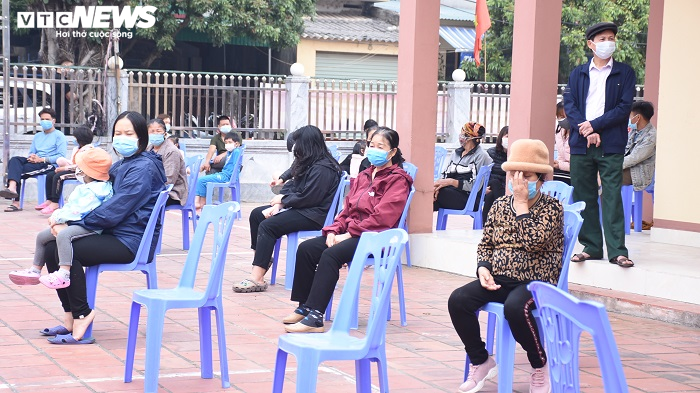 Ảnh: Xét nghiệm COVID-19 theo chiến thuật mới cho người dân Chí Linh - 2