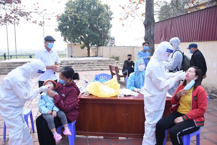 Ảnh: Xét nghiệm COVID-19 theo chiến thuật mới cho người dân Chí Linh - 3