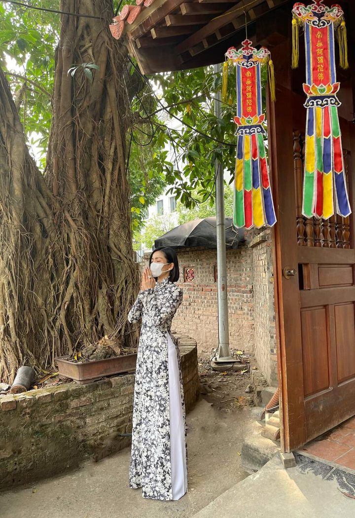 Bị nghi mang thai, Lệ Quyên đăng ảnh khoe body thon thả - 3