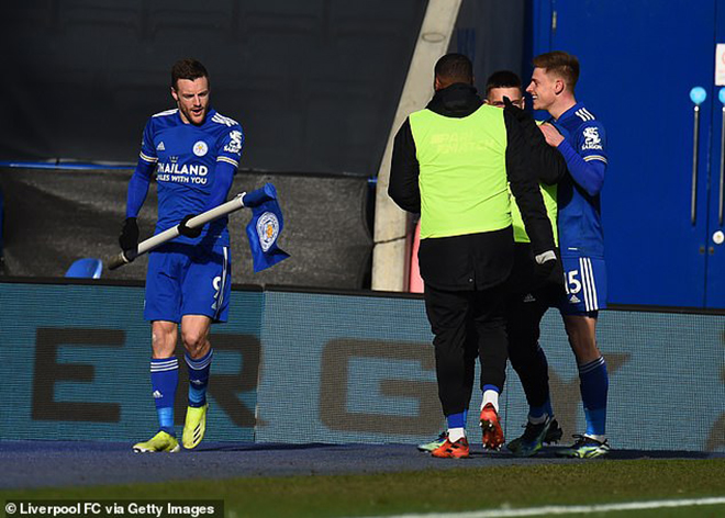 Đua vô địch ngoại hạng Anh: Man Utd, Liverpool bất lực nhìn Man City thẳng tiến - 3