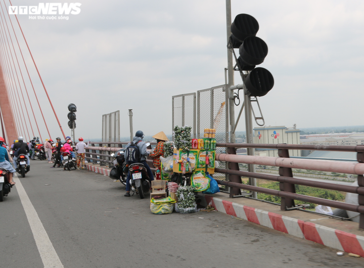 Người miền Tây hối hả rời quê trưa mùng 5 Tết, QL1A vẫn thông thoáng - 8