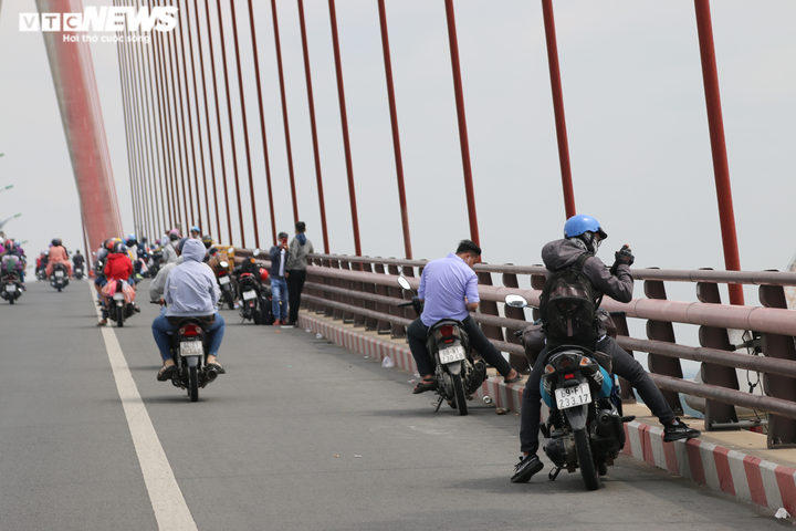 Người miền Tây hối hả rời quê trưa mùng 5 Tết, QL1A vẫn thông thoáng - 9