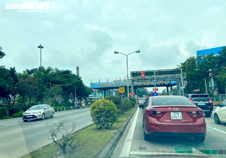 Lưu lượng xe tăng đột biến ở các trạm BOT - 3