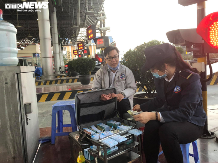 Lưu lượng xe tăng đột biến ở các trạm BOT - 2