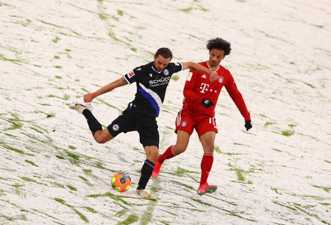 Bayern bị đội mới lên hạng cầm hòa trên sân phủ tuyết - 1