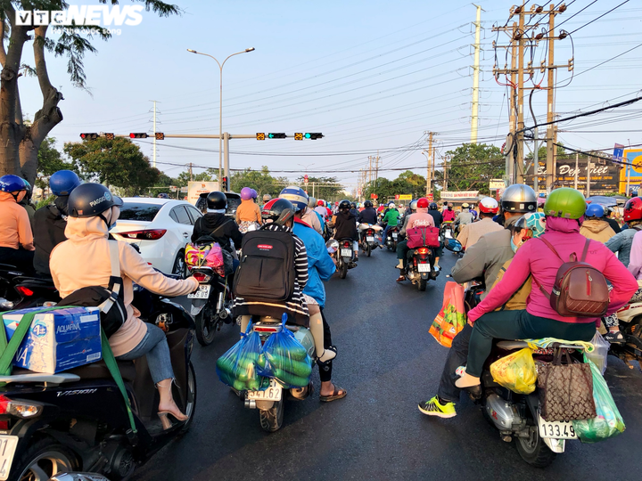 Ảnh: Các cửa ngõ vào TP.HCM thông thoáng sau kỳ nghỉ Tết - 6