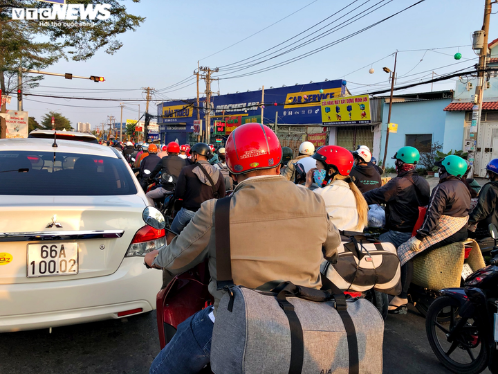 Ảnh: Các cửa ngõ vào TP.HCM thông thoáng sau kỳ nghỉ Tết - 7