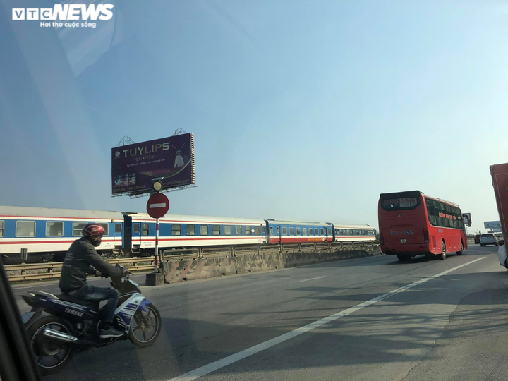 Khách đi máy bay, tàu hoả giảm mạnh dịp Tết Nguyên đán 2021 - 2