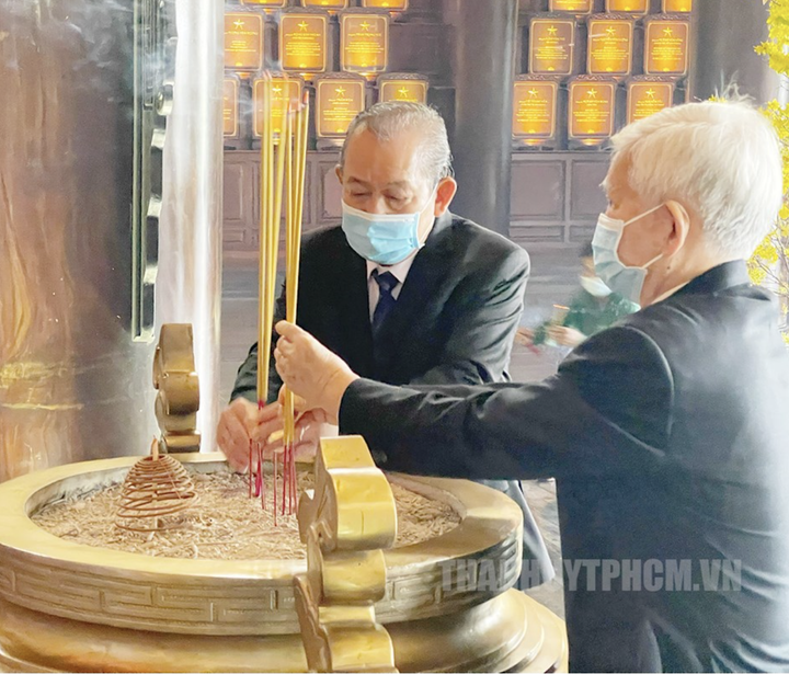 Lãnh đạo TP.HCM dâng hương tại đền tưởng niệm khu lịch sử truyền thống cách mạng - 1