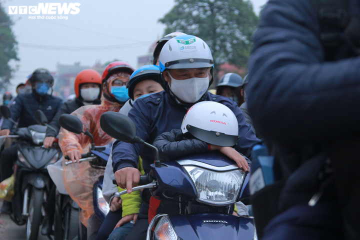 Ảnh: Quốc lộ 1A ùn ứ, cao tốc Pháp Vân-Cầu Giẽ thông thoáng chiều mùng 5 Tết - 6