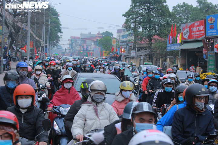 Ảnh: Quốc lộ 1A ùn ứ, cao tốc Pháp Vân-Cầu Giẽ thông thoáng chiều mùng 5 Tết - 1