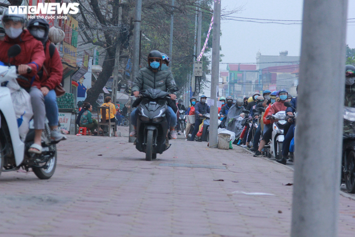 Ảnh: Quốc lộ 1A ùn ứ, cao tốc Pháp Vân-Cầu Giẽ thông thoáng chiều mùng 5 Tết - 10