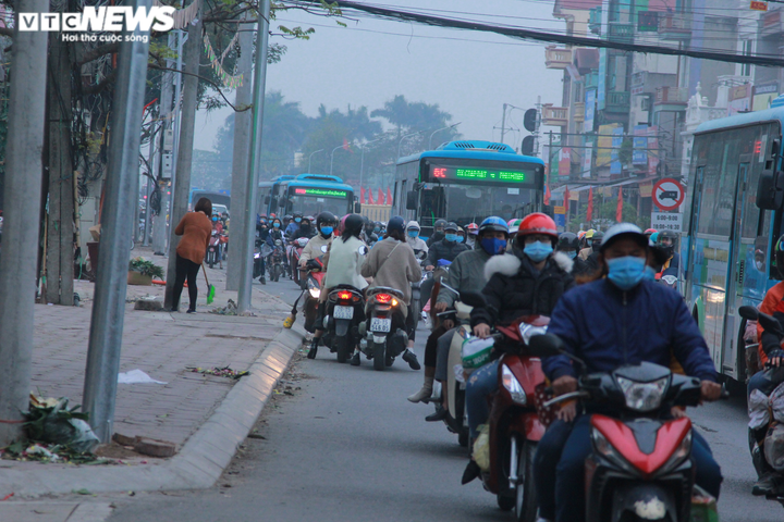 Ảnh: Quốc lộ 1A ùn ứ, cao tốc Pháp Vân-Cầu Giẽ thông thoáng chiều mùng 5 Tết - 8
