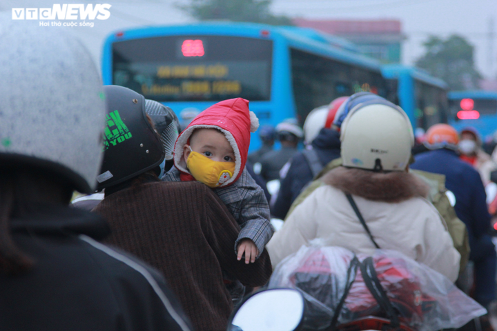 Ảnh: Quốc lộ 1A ùn ứ, cao tốc Pháp Vân-Cầu Giẽ thông thoáng chiều mùng 5 Tết - 5