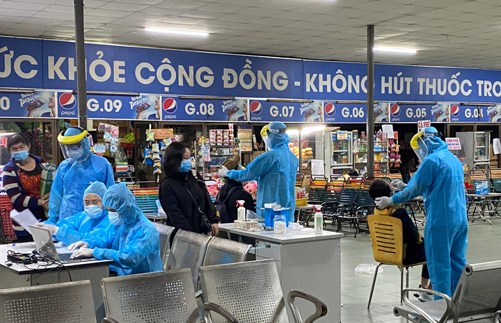 TP.HCM cách ly, giám sát sức khỏe người về thành phố sau Tết thế nào? - 1