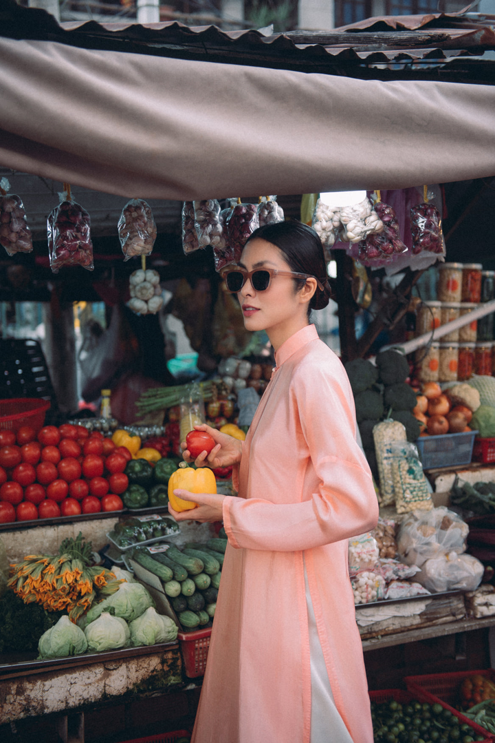 Tăng Thanh Hà diện áo dài sánh bước cùng người mẫu Quang Tuyến - 9