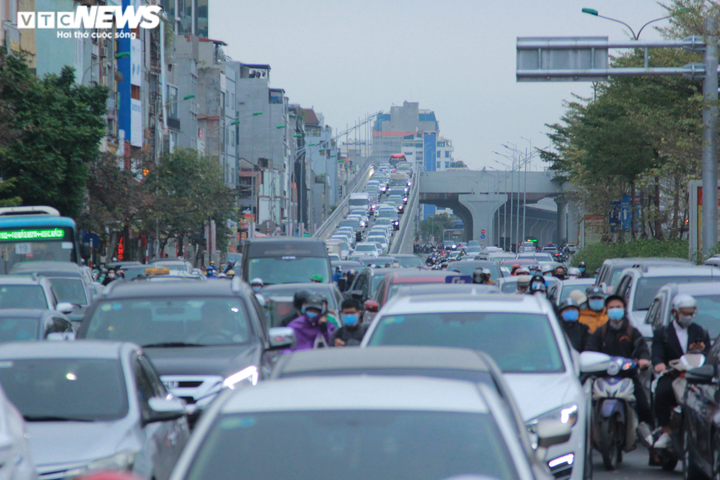 Ngày đầu đi làm sau kỳ nghỉ Tết, người Hà Nội chật vật trong cảnh tắc đường - 11