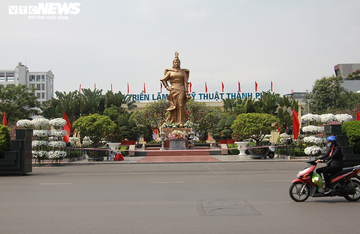 Phòng chống COVID-19, Hải Phòng nhiều nơi không một bóng người - 9