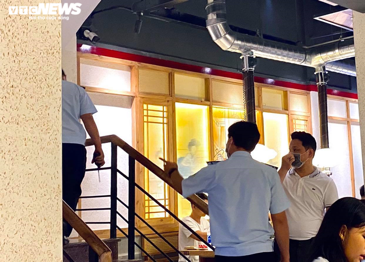 Ảnh: Nhiều nhà hàng ở TP.HCM vẫn đón cả trăm khách cùng lúc, bất chấp lệnh cấm - 5